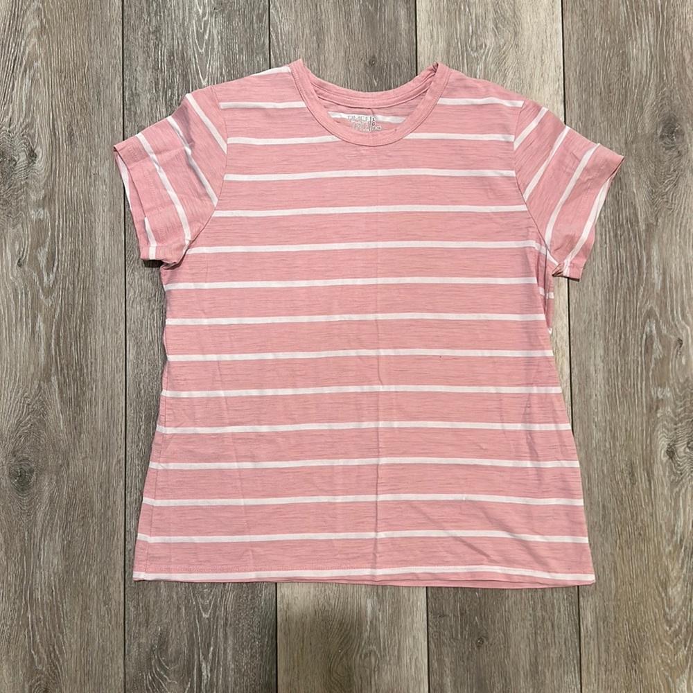 Time and tru tee shirt